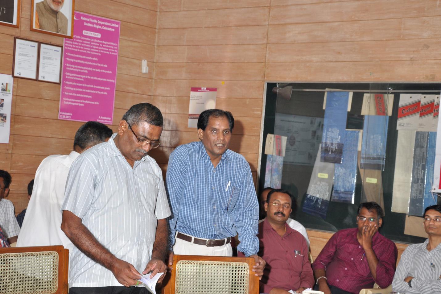 Shri Pawan Kumar Pandey, Senior Stenographer (Hindi) giving vote of thanks for all Officers and Employees of S R O on the occasion of Hindi Fortnight Prize Distribution Function held on 26.09.2016 at NTC Ltd., Southern Regional Office, Coimbatore
